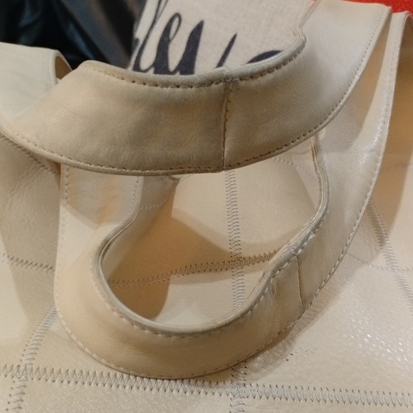 Chanel Square Stitch Tassel Hobo - Picture 3 of 8